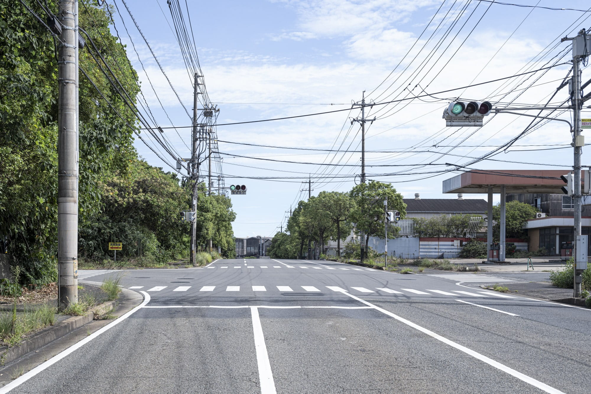 1)福山駅前大前通りを箕沖工業団地方面へ直進してください。
箕島南丘の交差点を左折し、道なりに進んでください。